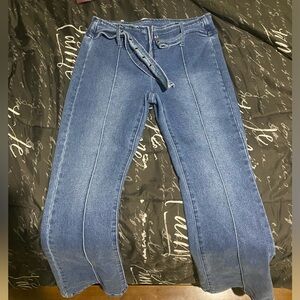 Y2K belted jeans